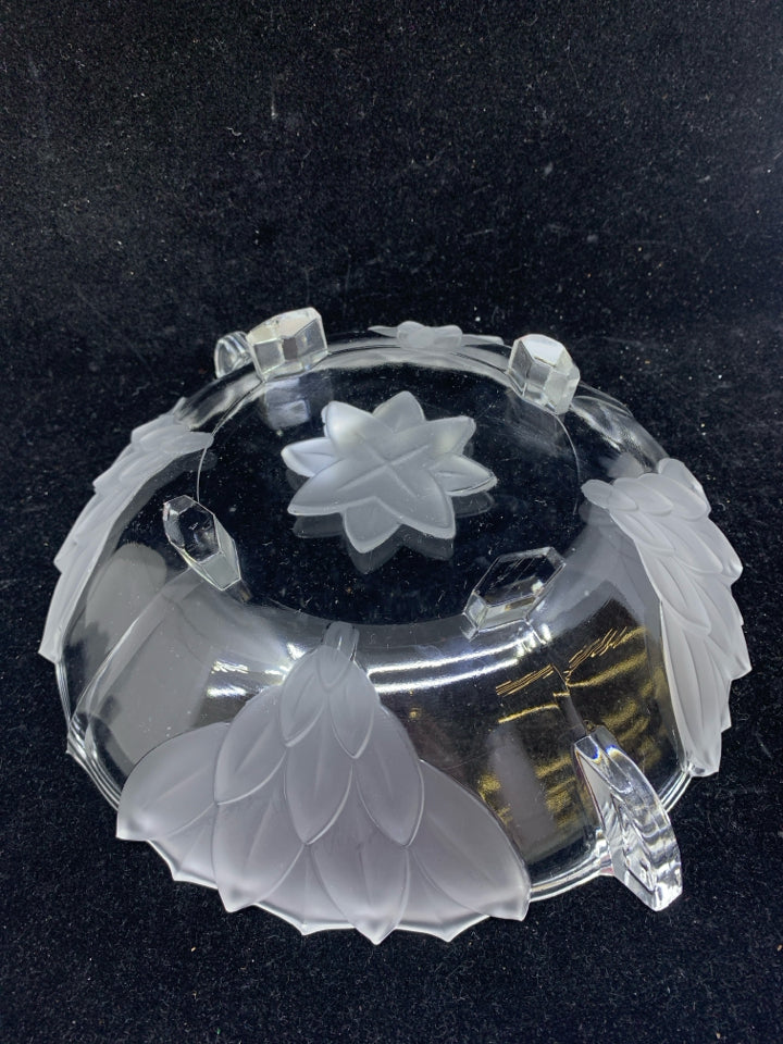 ROUND CLEAR GLASS SERVING PLATTER STAR PATTERN.