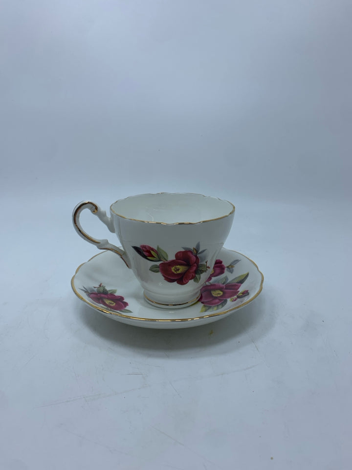 3PC VTG GROSVENOR RED FLORAL TEA SET.