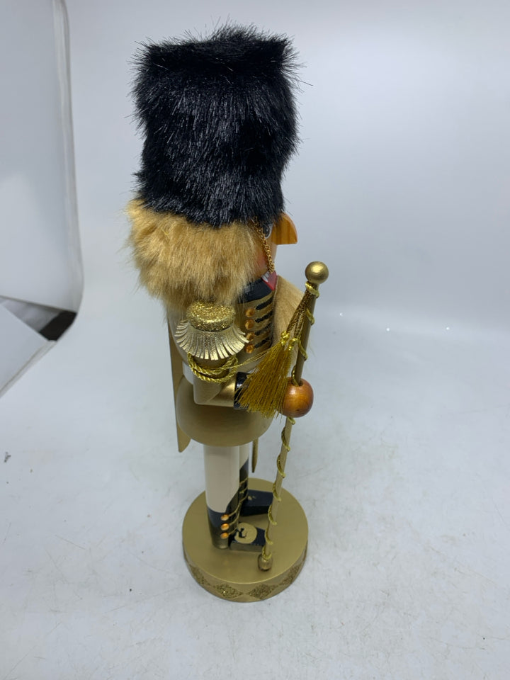 VTG IN BOX NUTCRACKER VILLAGE IN GOLD SOLDIER.