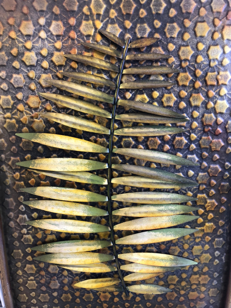 TIN WALL HANGING W/LARGE BROWN LEAF.