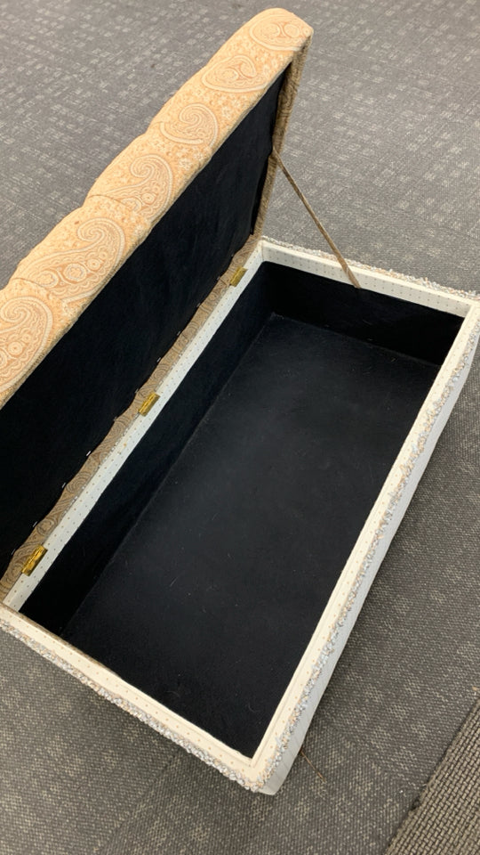 GOLD PADDED STORAGE BENCH W/CREAM SIDES.