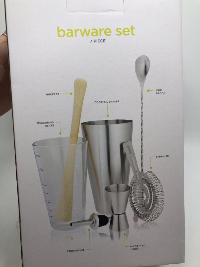 NIB 7 PIECE BAR WARE SET.