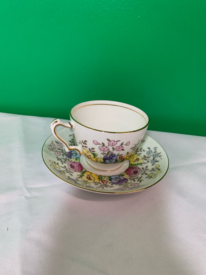 VTG COLORFUL FLORAL TEACUP AND SAUCER.
