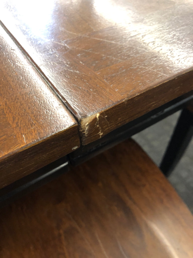 2-TONED WOOD & BLACK DINING ROOM TABLE W/6 CHAIRS.