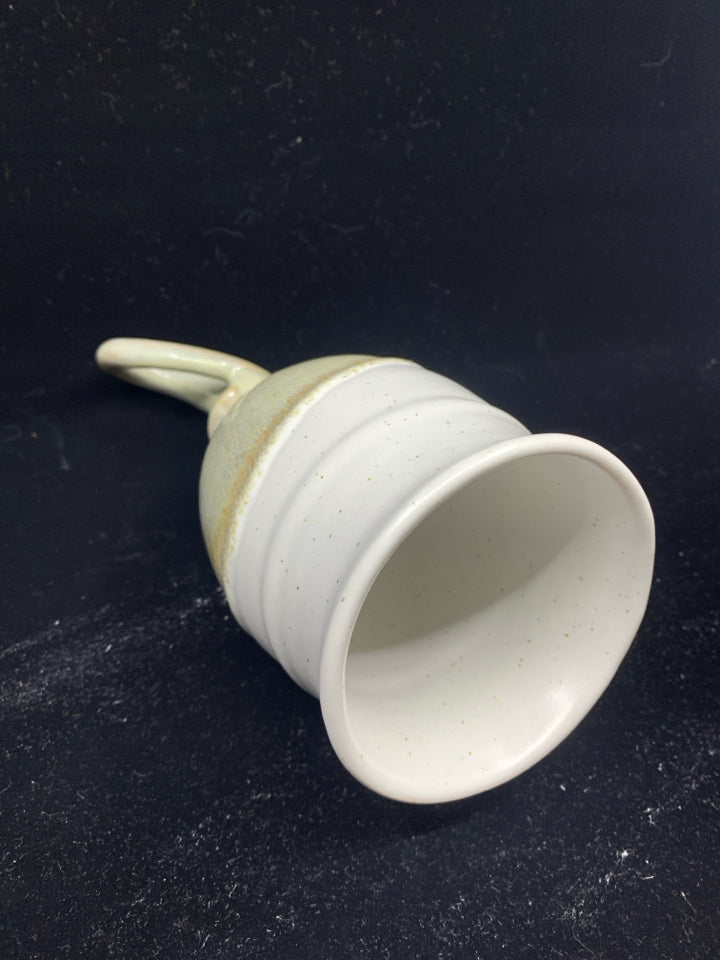 WHITE AND GREY POTTERY CUP HORN.