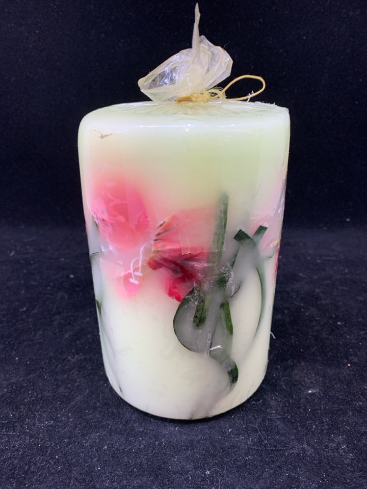 FLORAL PILLAR CANDLE.