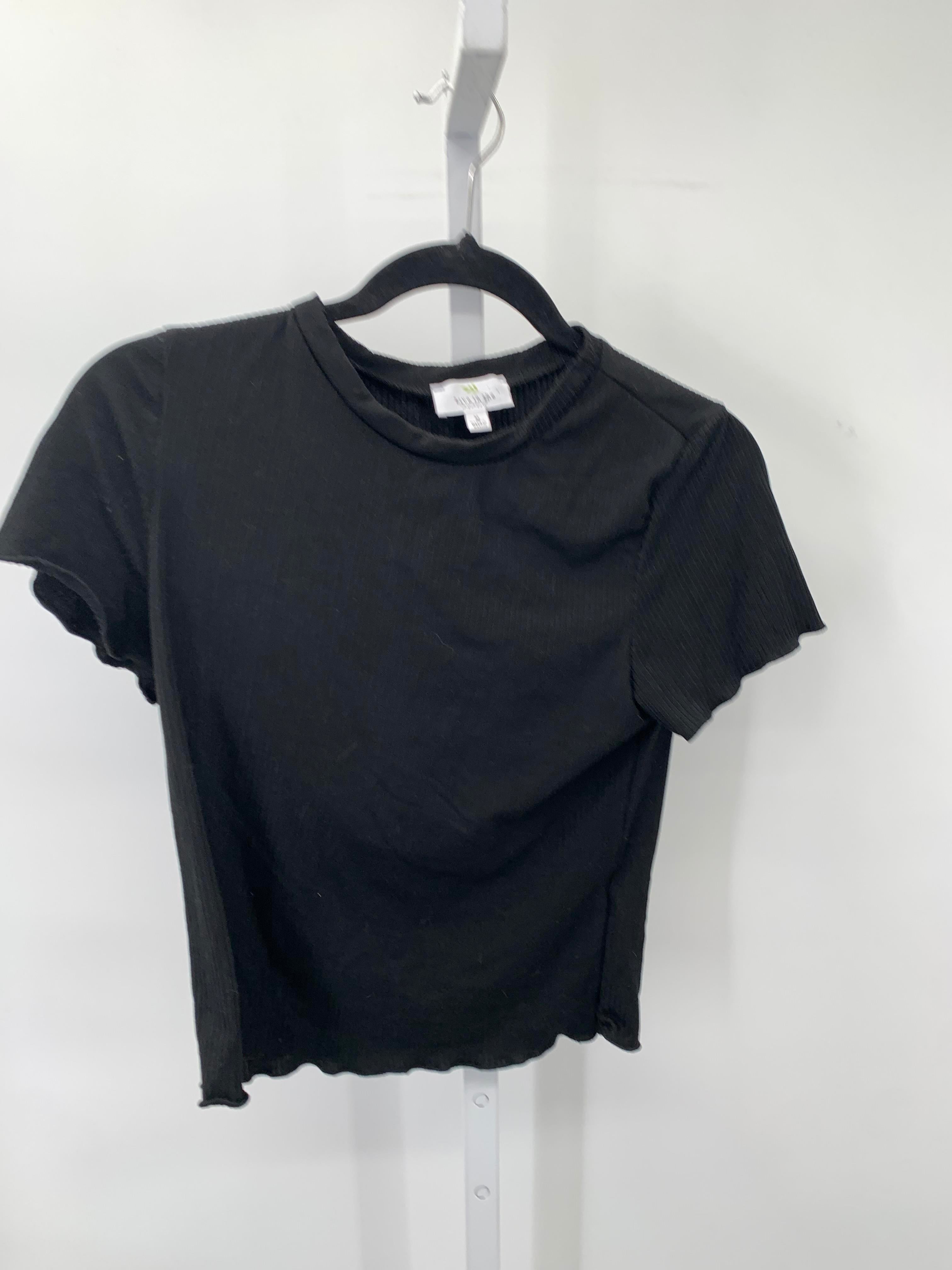 Size Medium Juniors Short Sleeve Shirt