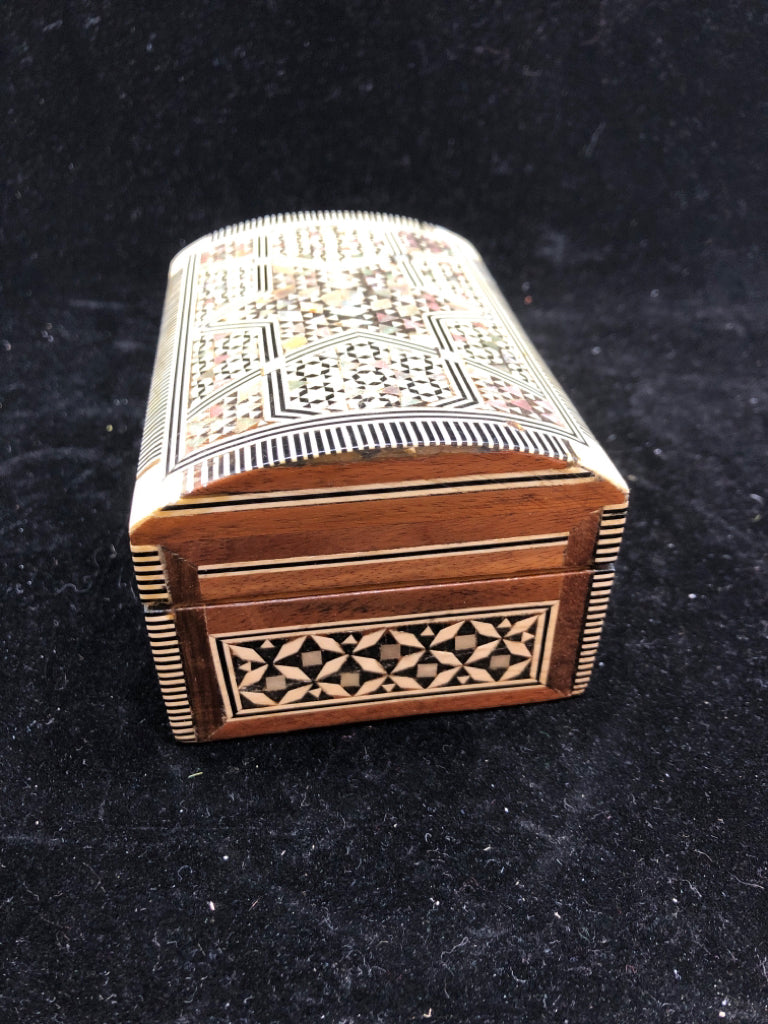 STAR OF DAVID MOTHER OF PEARL TRINKET BOX.