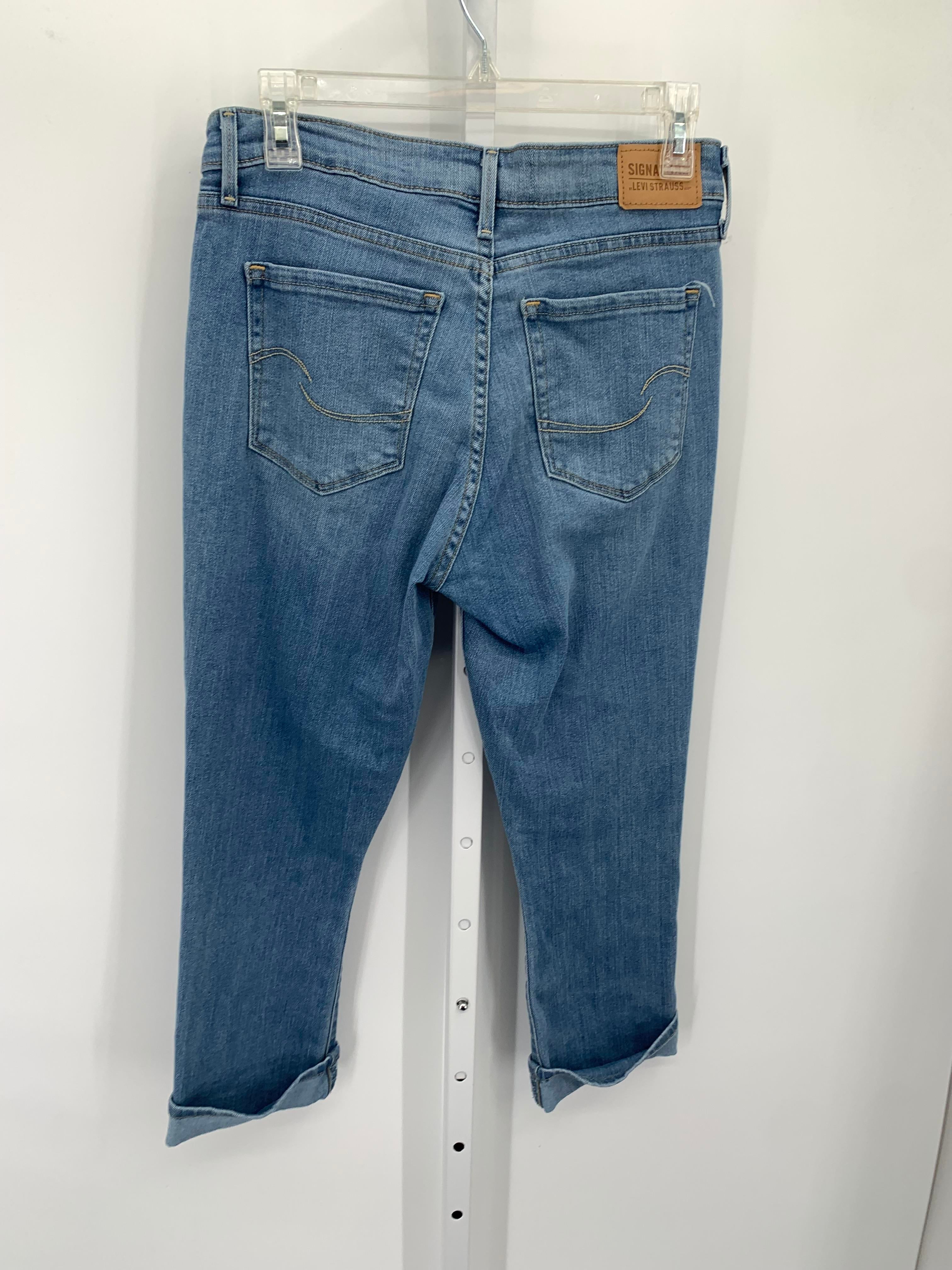 Levis Size 4 Misses Capri Pants