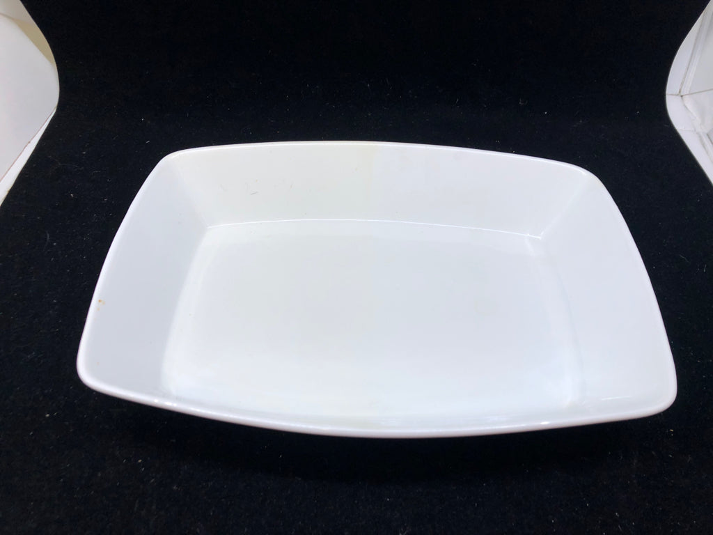 DEEP WHITE RECTANGLE CASSEROLE DISH.