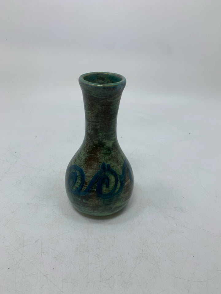 GREEN/BROWN BUD VASE W/ BLUE SWIRL.