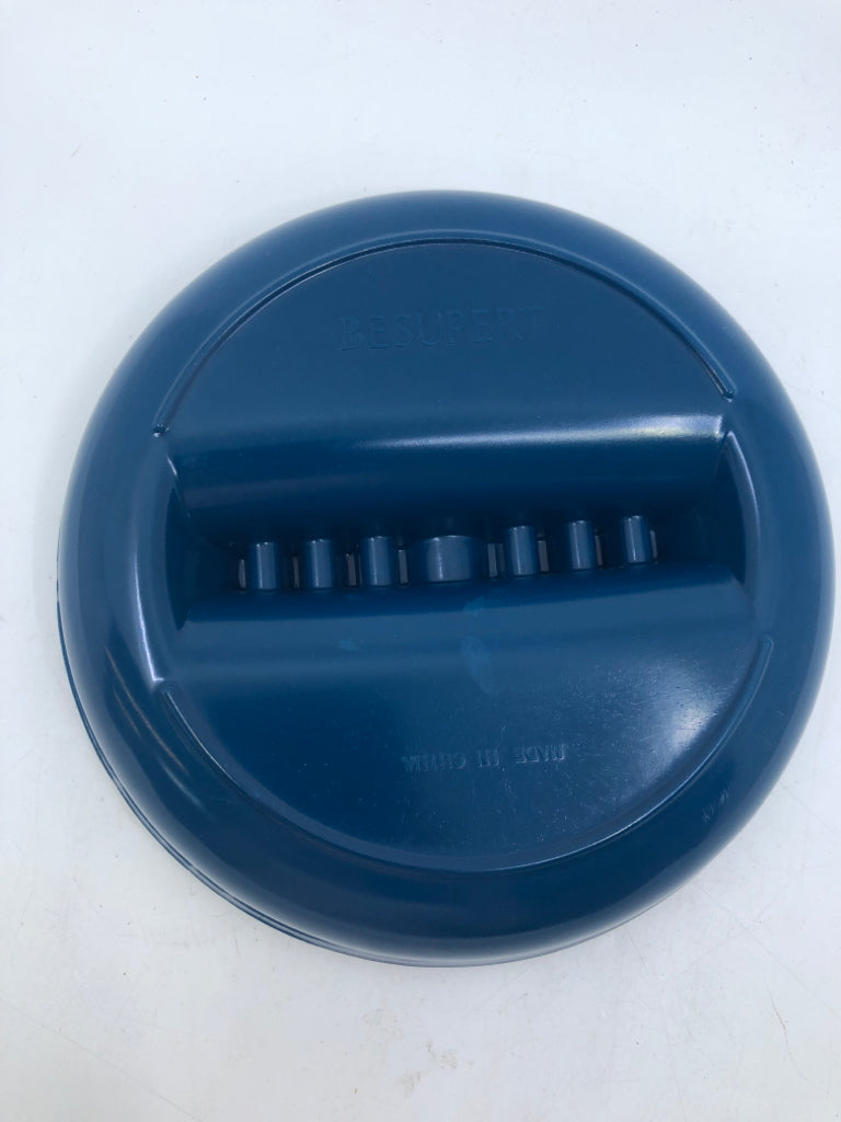 BESUPERT PLASTIC BLUE ASHTRAY.