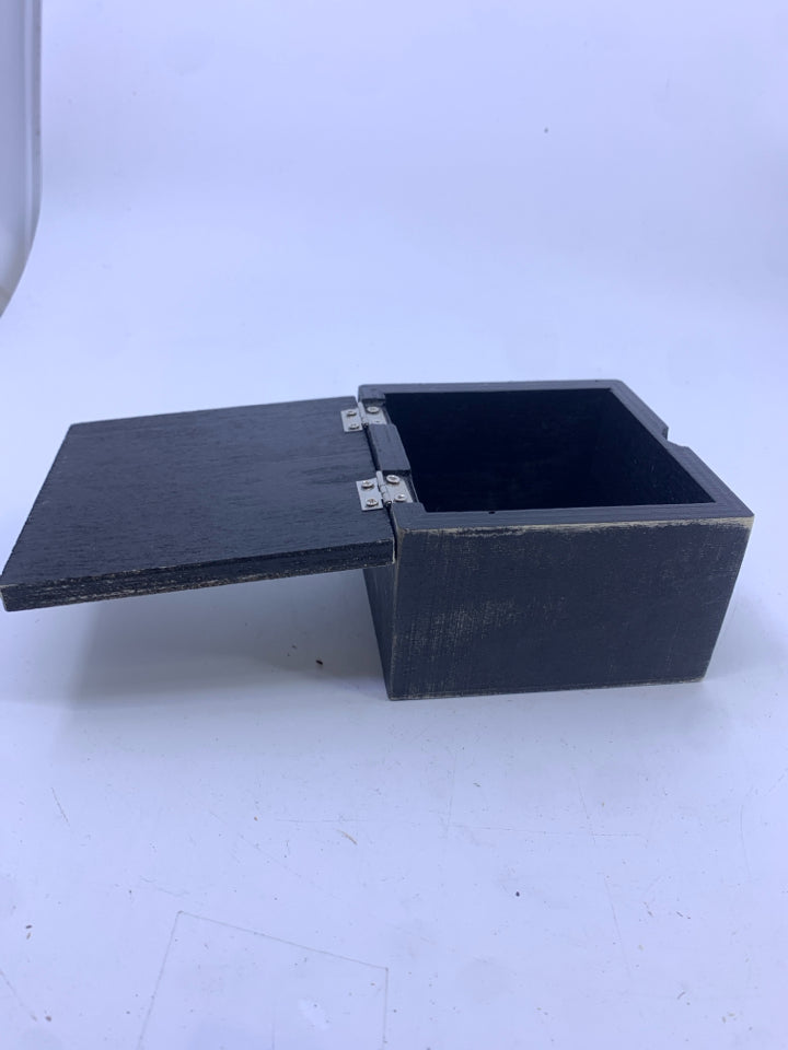 GOOD FRIENDS WOOD BOX W/FLIP LID.