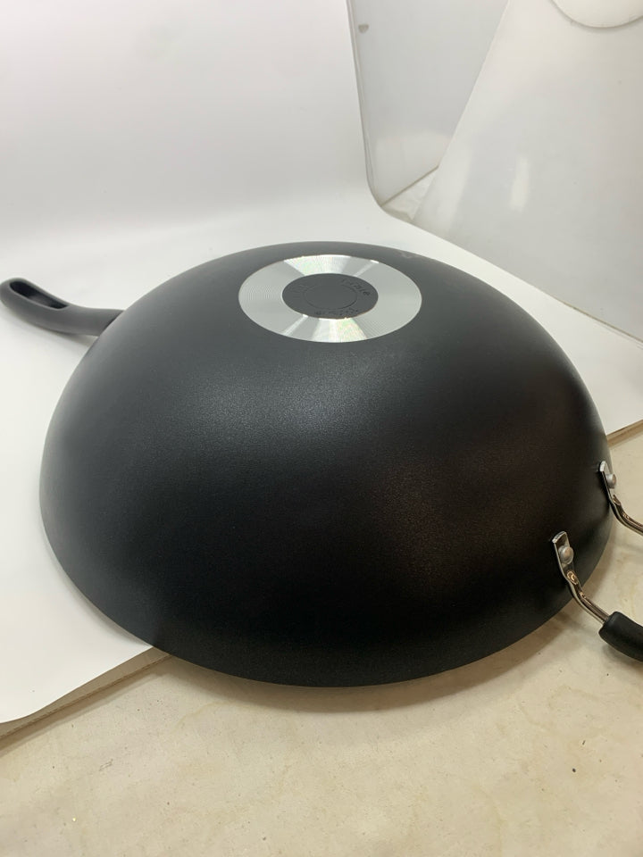 WOK PAN.