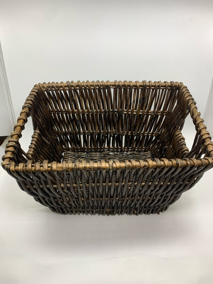 BROWN WICKER BASKET.