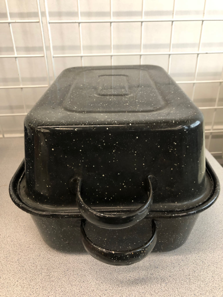 2PC BLACK SPECKLED METAL ROASTING PAN.