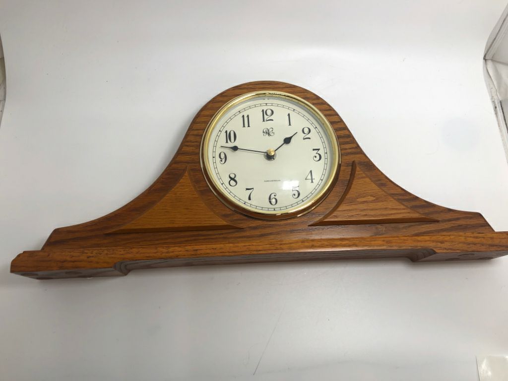 BLONDE WOOD MANTLE CLOCK.