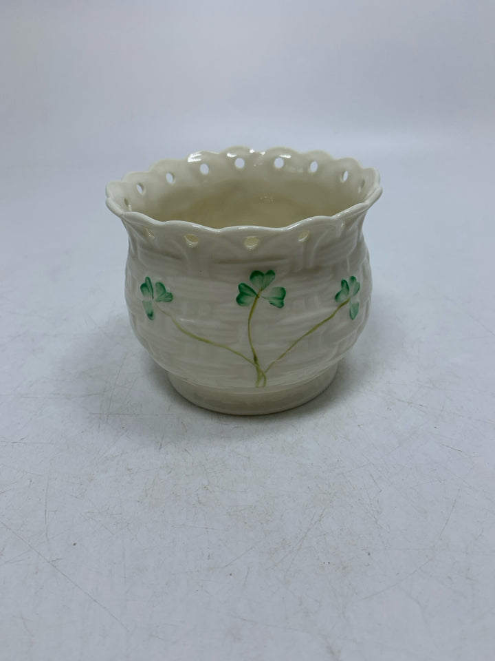 SHAMROCKS BASKET WEAVE PIECED EDGE TEA LIGHT HOLDER.