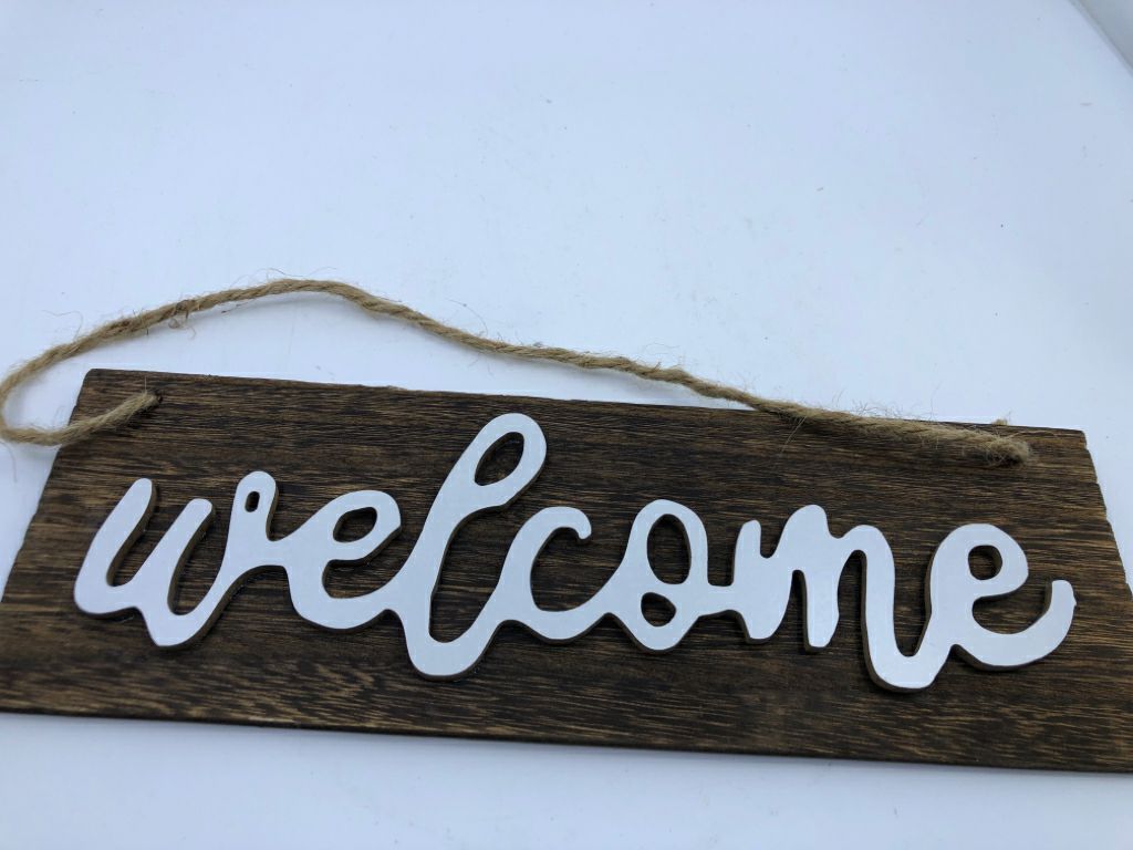 WELCOME WOOD BLOCK DOOR HANGING.