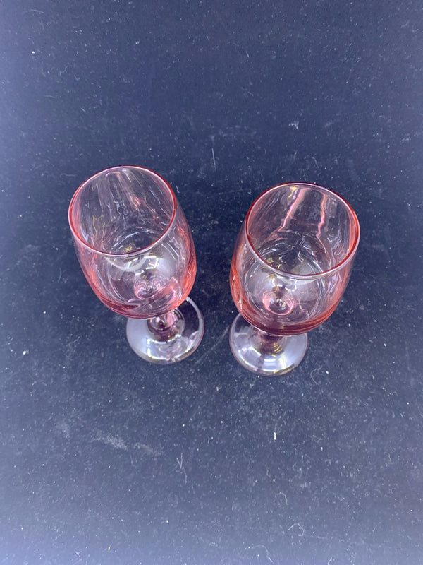 2 TINTED PINK GLASS WINE GLASSES.