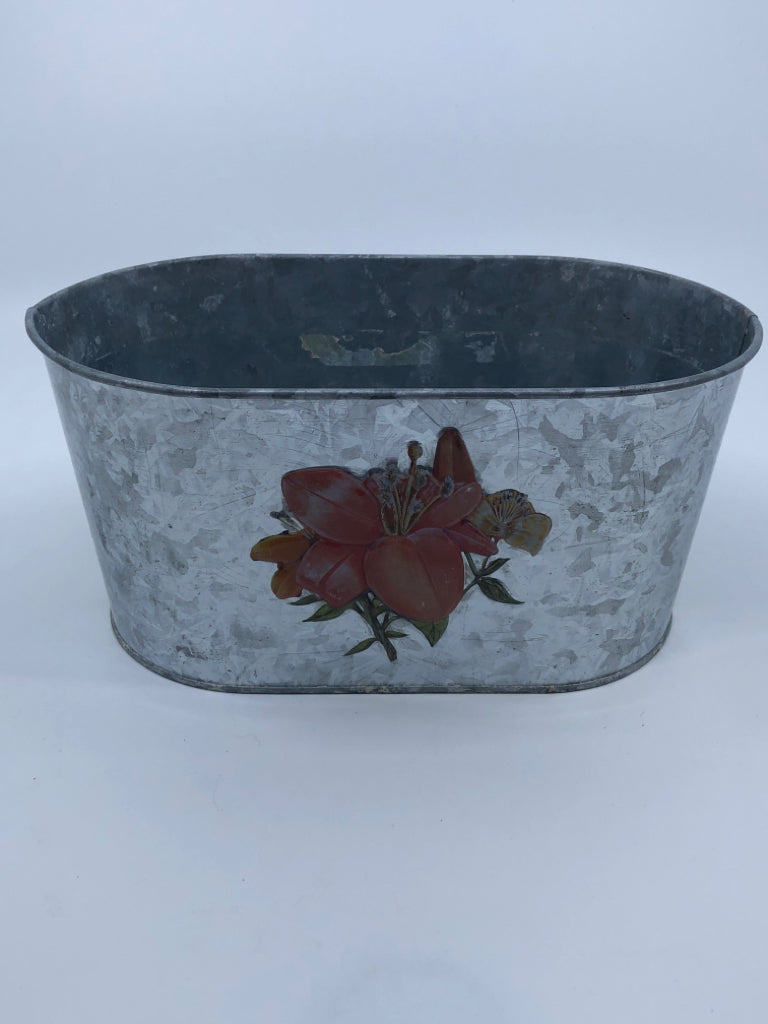 TIN BUCKET W/FLOWERS.