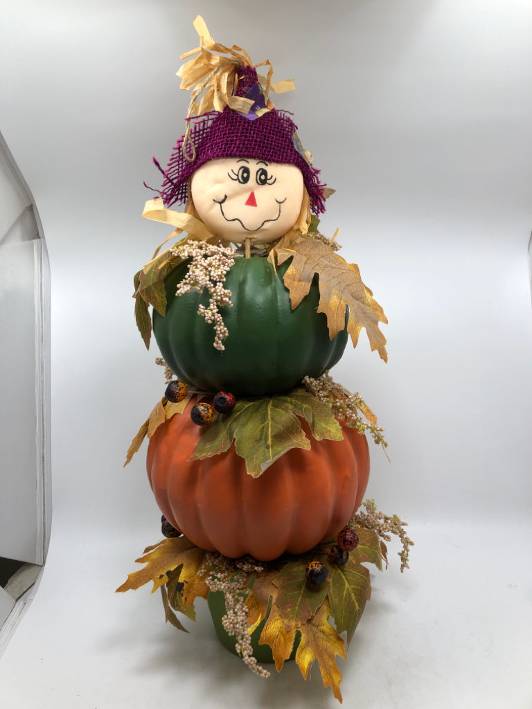 STACKED PUMPKINS W/FALL THEMED PIP, LEAVES AND SCARECROW.