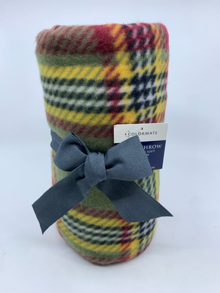 NIP COLORMATE PLAID FLEECE THROW.