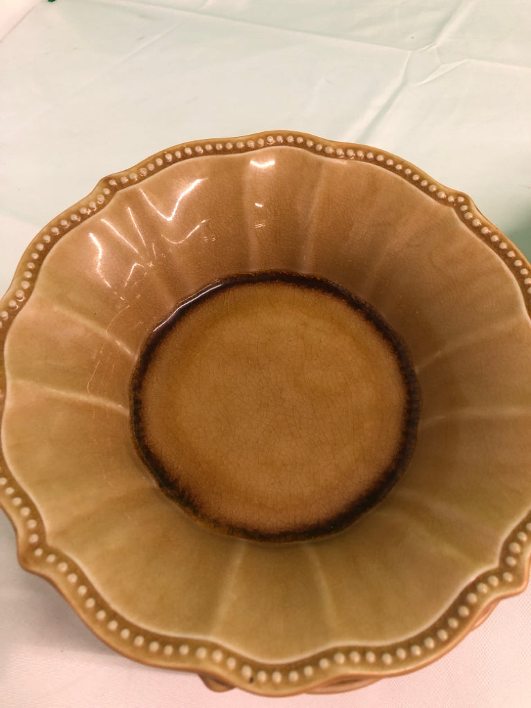 8PC TAN WAVY/BEADED EDGE SERVING SET- 4 PLATES, 4 BOWLS.