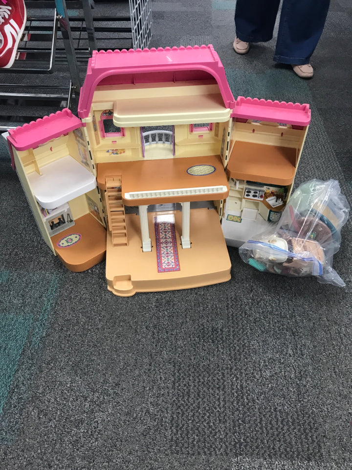 FISHER PRICE LOVING FAMILY GRAND DOLLHOUSE W/ACCESSORIES