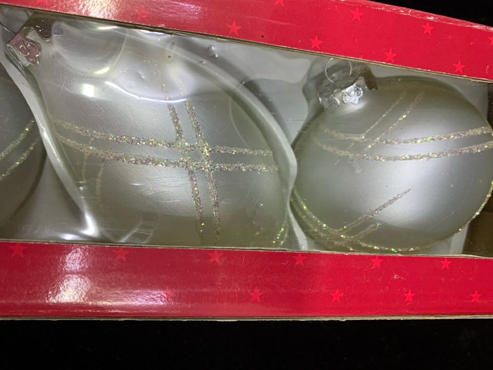 NIB 3 WHITE W/ GLITTER ORNAMENTS.