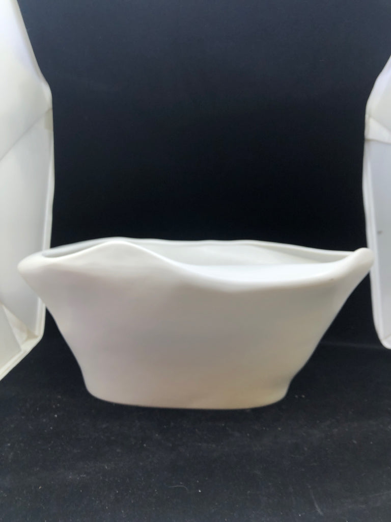 LARGE WHITE ABSTRACT PLANTER.