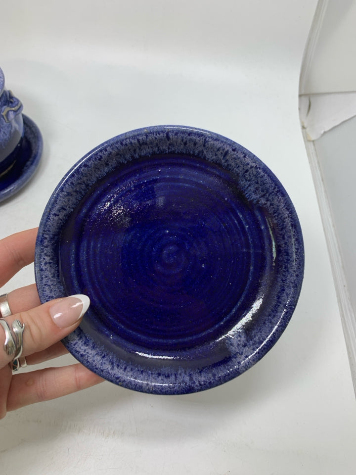 4 PC COBALT BLUE DRIP SOUP BOWLS W/ PLATES.
