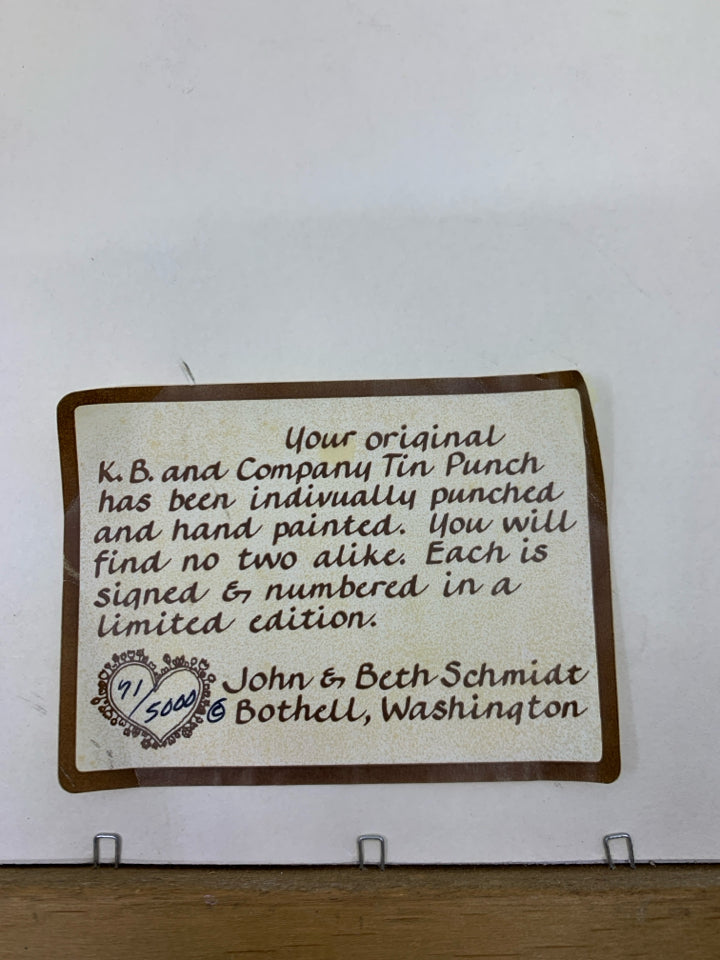 METAL PUNCHED AMISH COUPLE WALL ART.