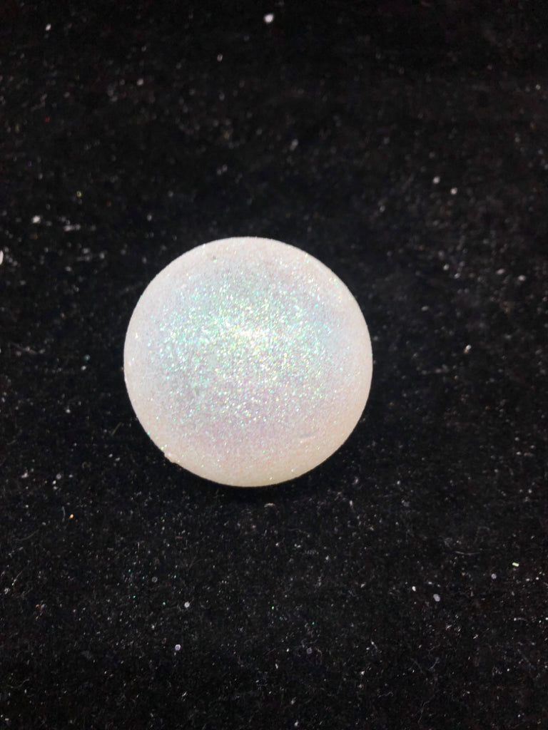 WHITE GLITTER BALL ORNAMNET.