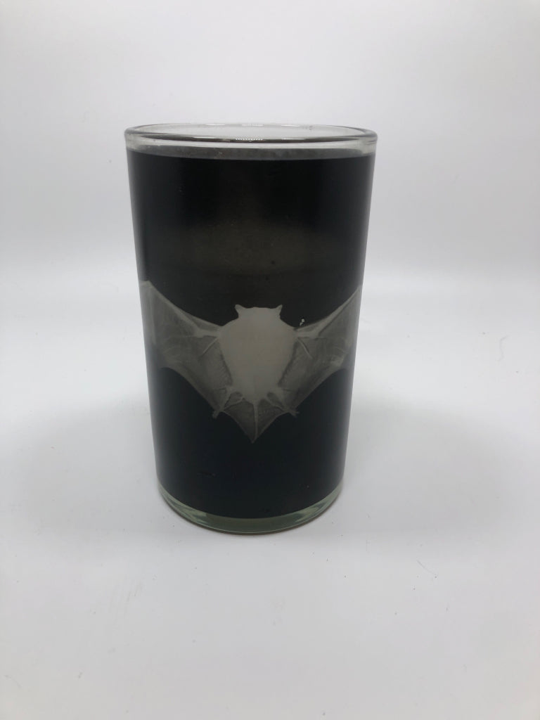 BLACK GLASS CANDLE W/ BAT.