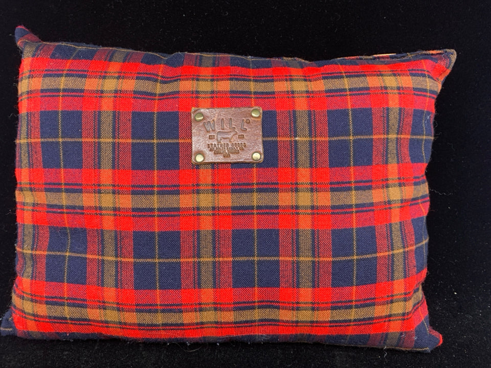 RED PLAID RECTANGLE PILLOW.