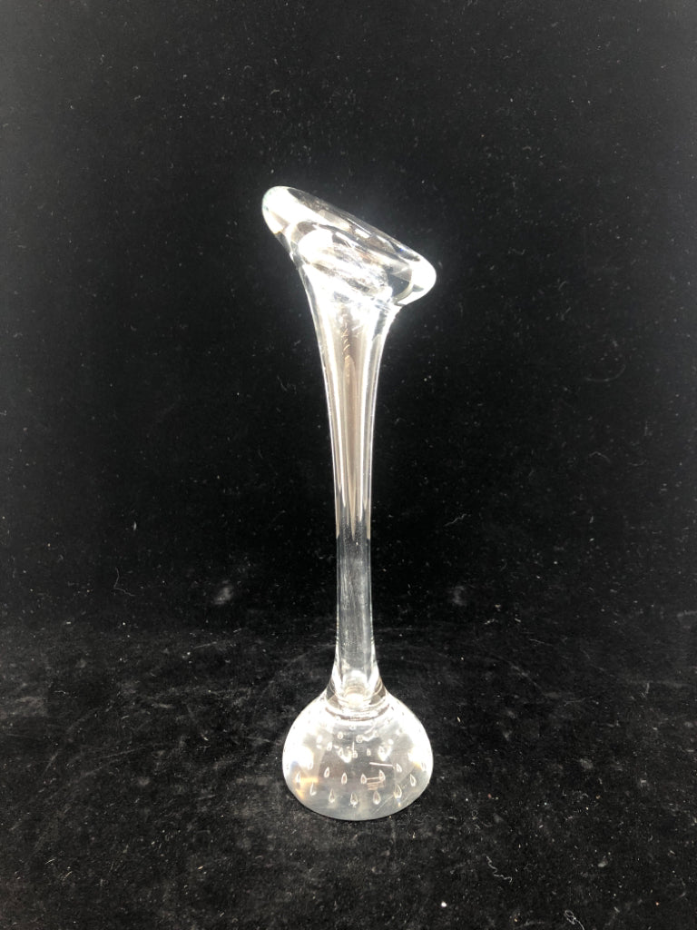 CLEAR BLOWN GLASS BUD VASE.