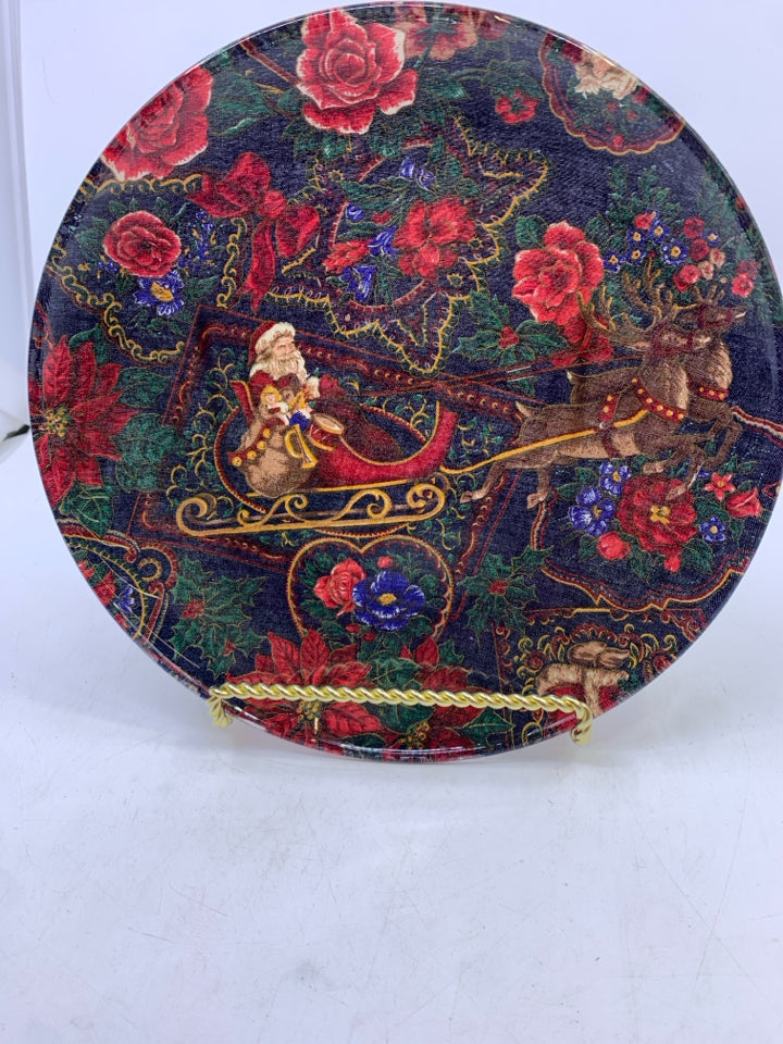 SANTA RIDING SLEIGH W FLORAL BACKGROUND PLATE.