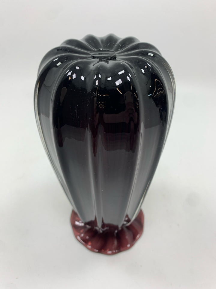 PURPLE BLOWN GLASS RIBBED VASE.