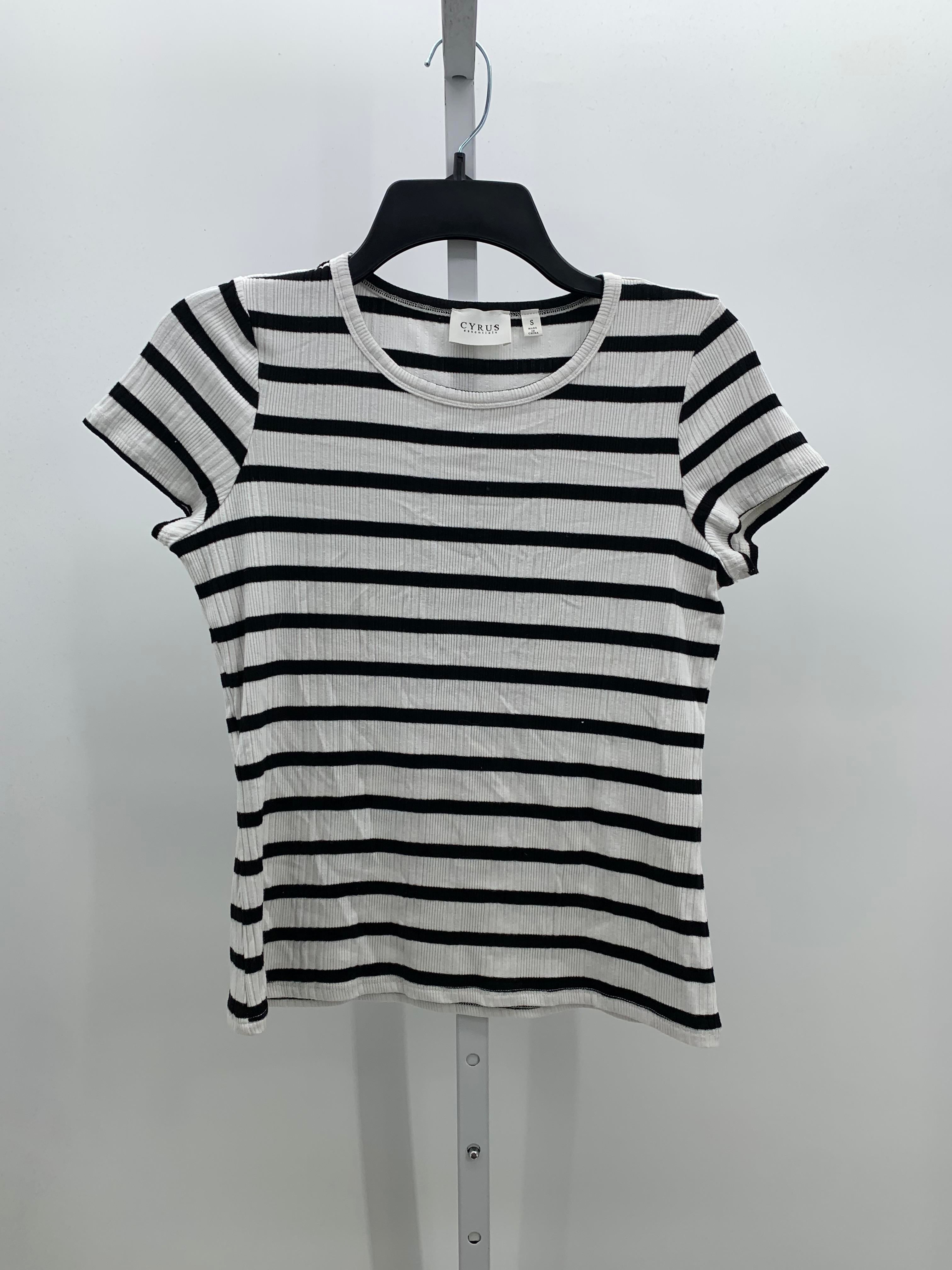 cyrus Size Small Misses Short Sleeve Shirt