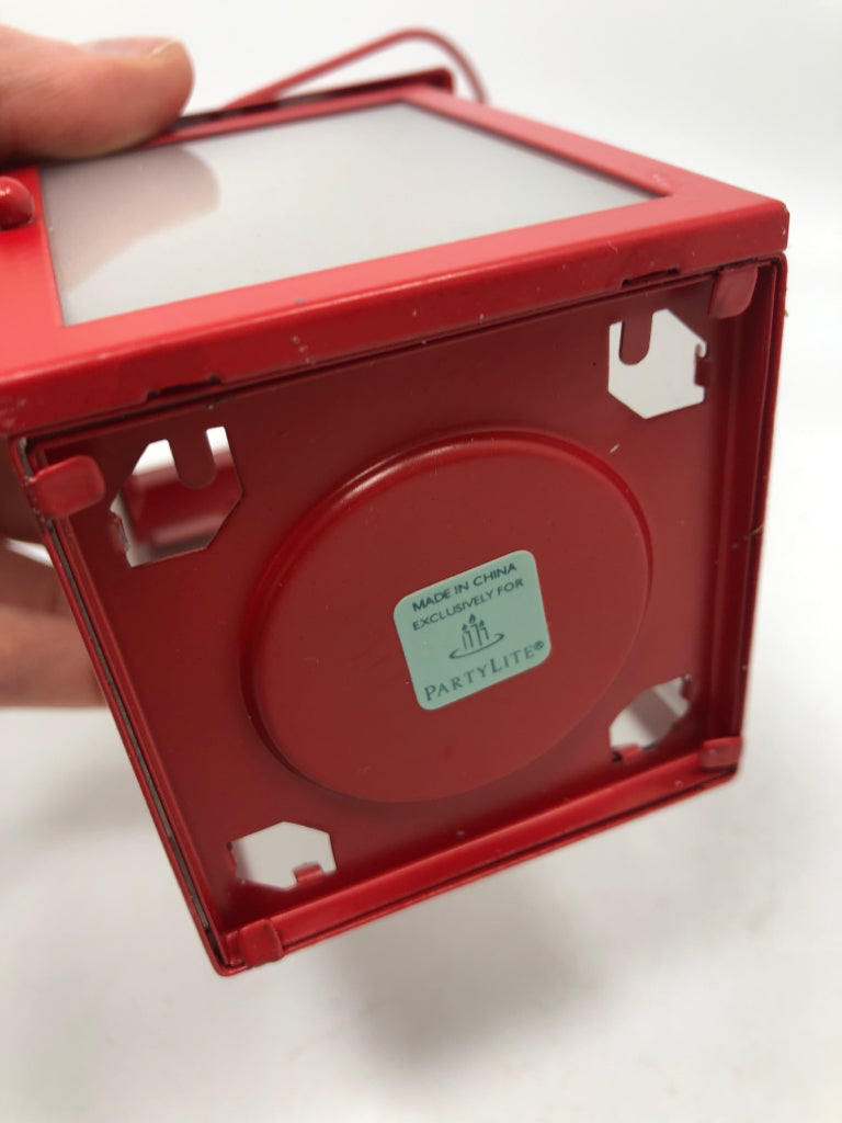 SM RED LANTERN W/MAGNETIC DOOR.