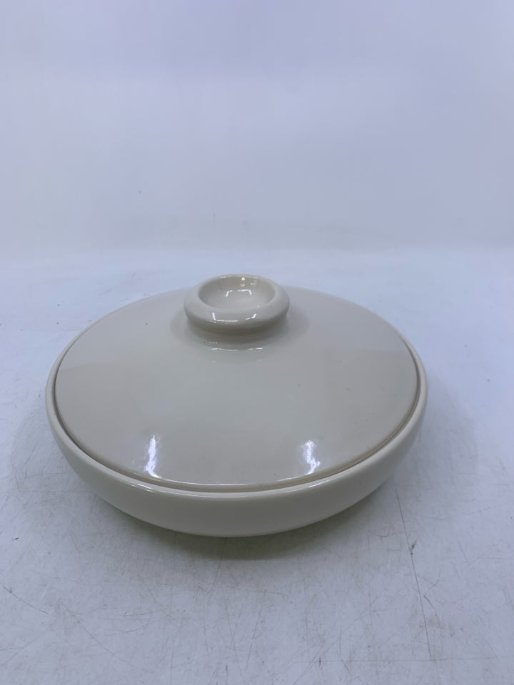 CREAM CIRCLE BAKE WARE W/ COVER.