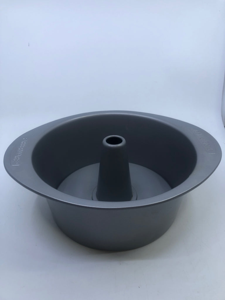 2 PC STAINLESS TUBE BUNDT PAN.