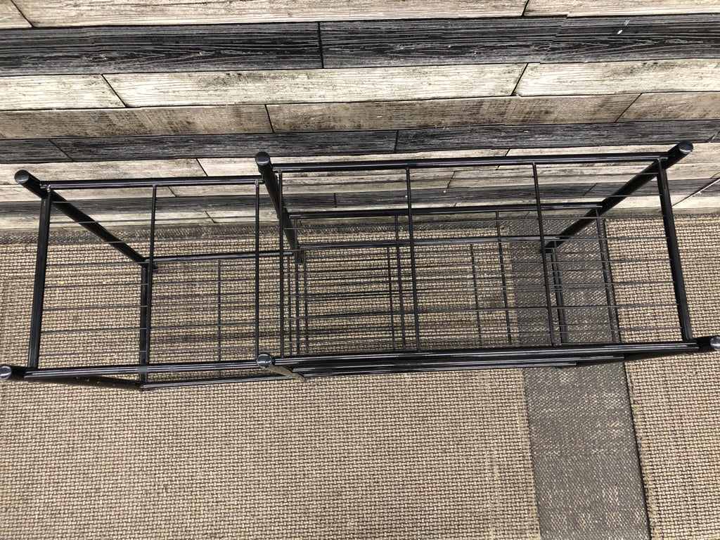 BLACK METAL SHOE RACK.