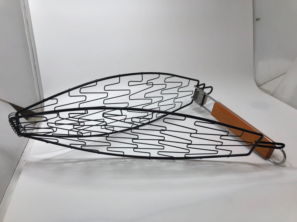 BBQ FISH BASKET.