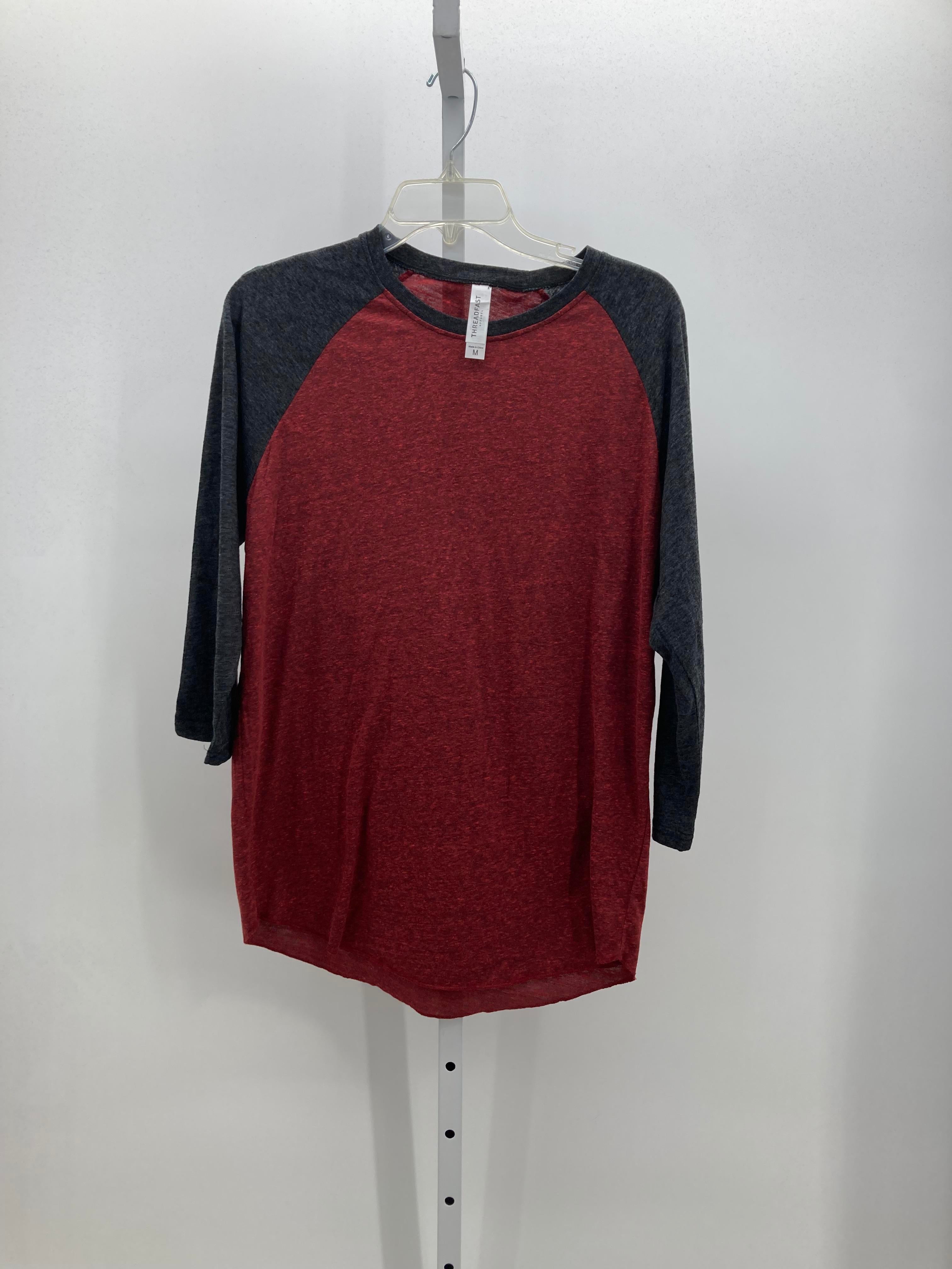 RED KNIT TEE.