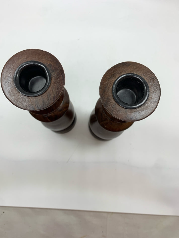 2 WOOD CANDLESTICK HOLDERS.