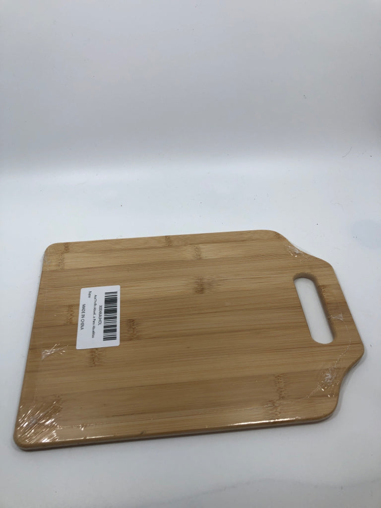 NIP ABUELITA CUTTING BOARD.
