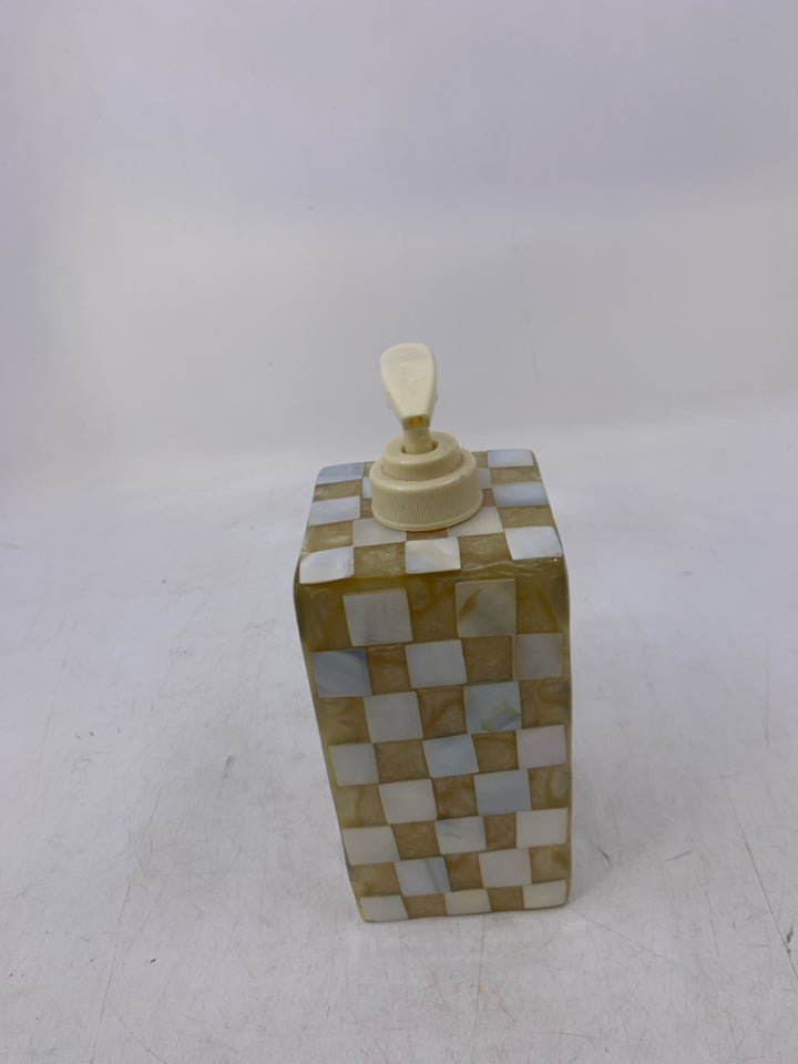 RESIN TAN W/ WHITE CHECKERED.