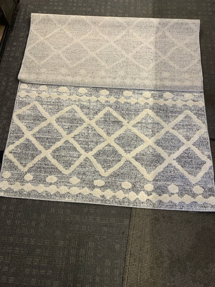 MARBLE BLUES W/ EMBOSSED WHITE AZTEC PATTERN RUG MARTHA STEWART.